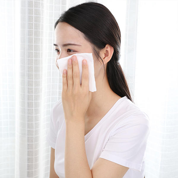 What are the advantages of using wet wipes for facial cleansing